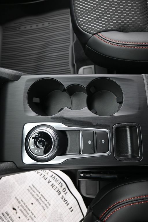 Ford Escape Vehicle Full-screen Gallery Image 16