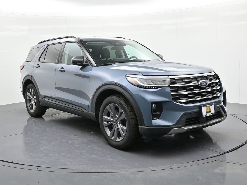 Ford Explorer Vehicle Full-screen Gallery Image 4