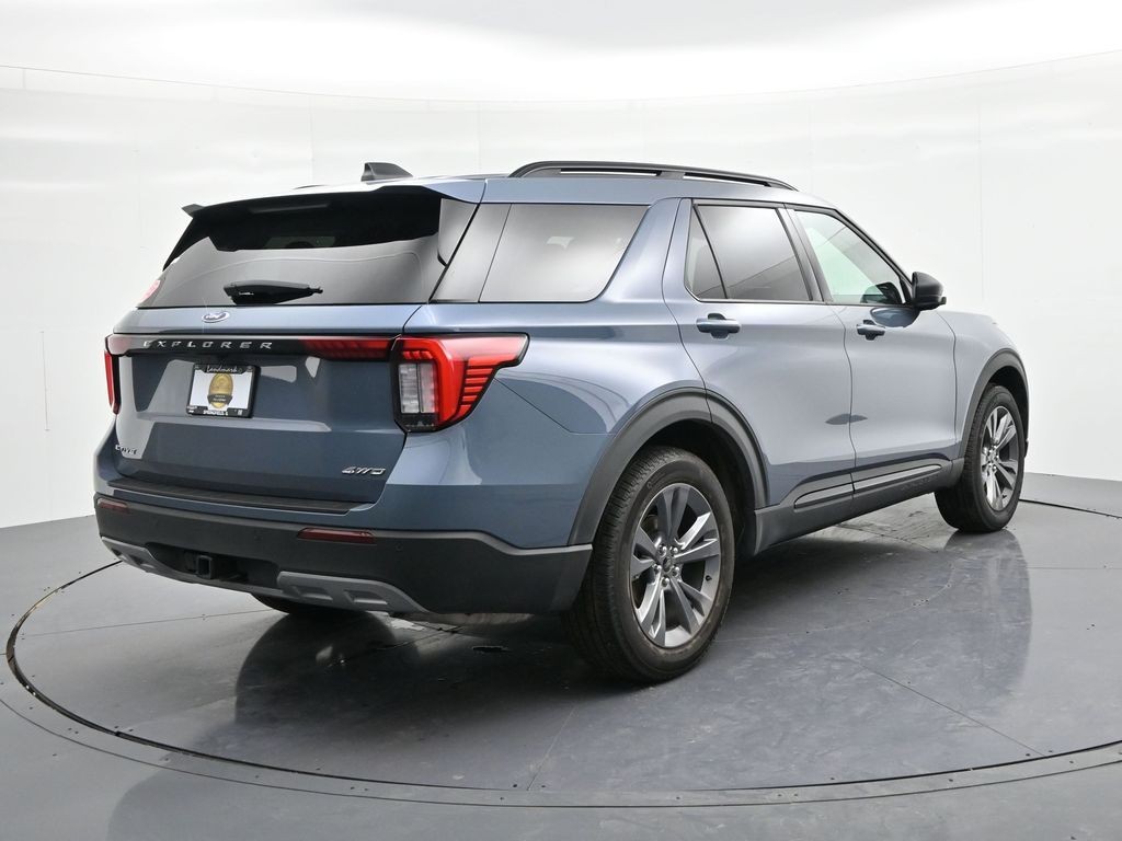 Ford Explorer Vehicle Full-screen Gallery Image 6