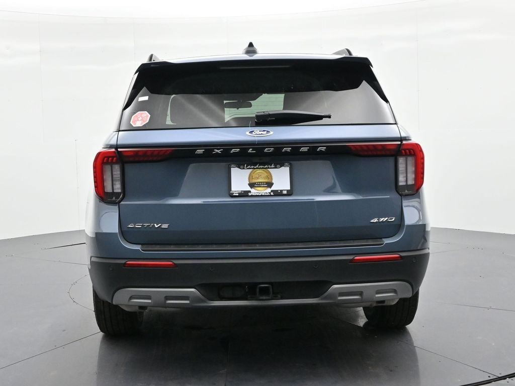 Ford Explorer Vehicle Full-screen Gallery Image 7
