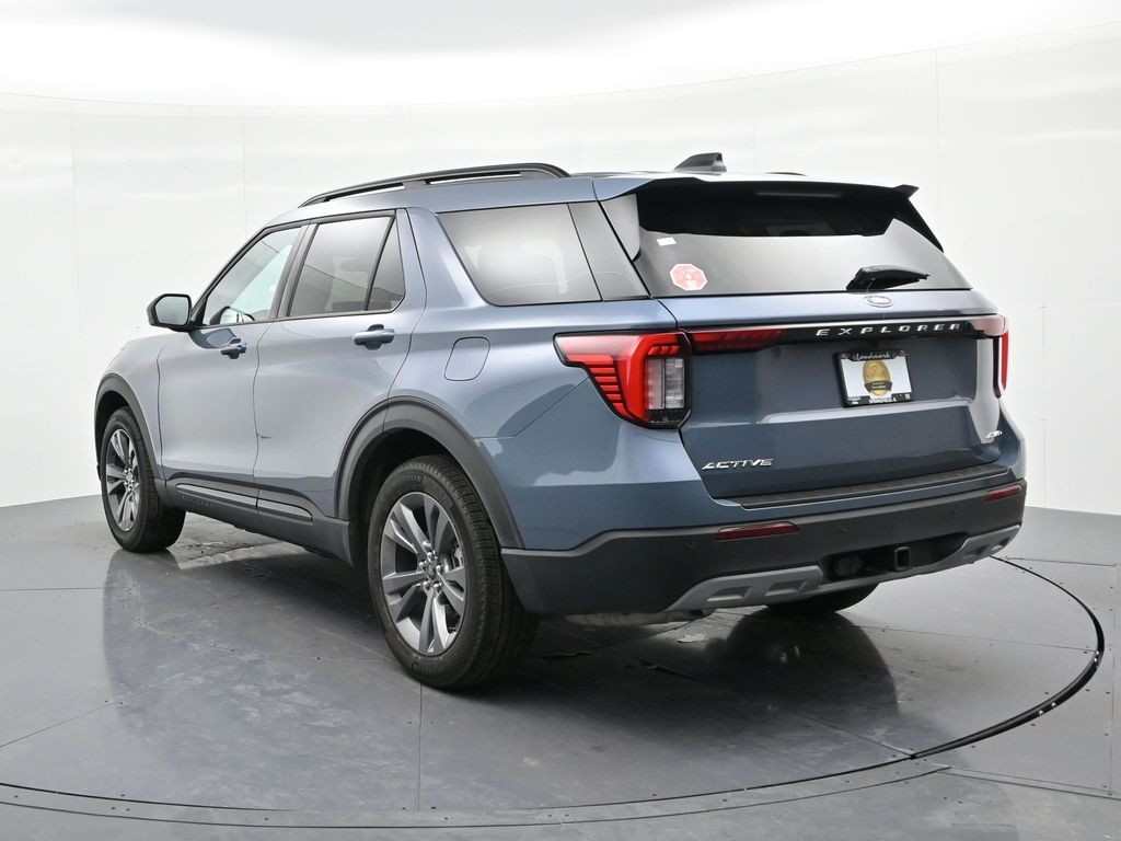 Ford Explorer Vehicle Full-screen Gallery Image 8