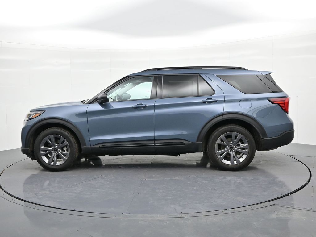Ford Explorer Vehicle Full-screen Gallery Image 9