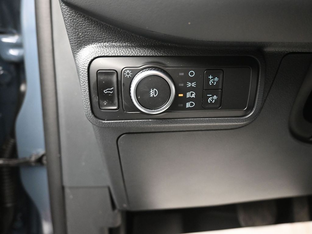 Ford Explorer Vehicle Full-screen Gallery Image 12