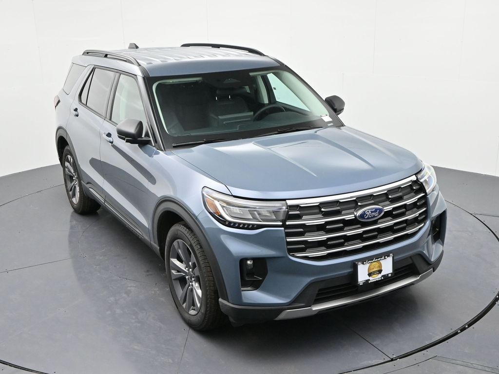 Ford Explorer Vehicle Full-screen Gallery Image 17