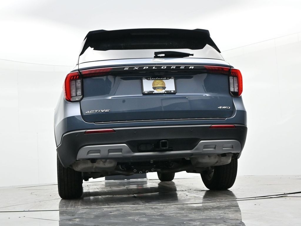 Ford Explorer Vehicle Full-screen Gallery Image 22