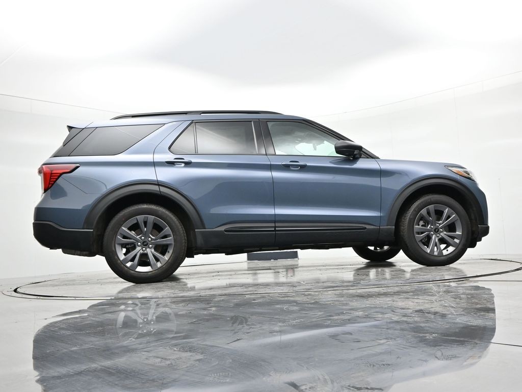 Ford Explorer Vehicle Full-screen Gallery Image 24