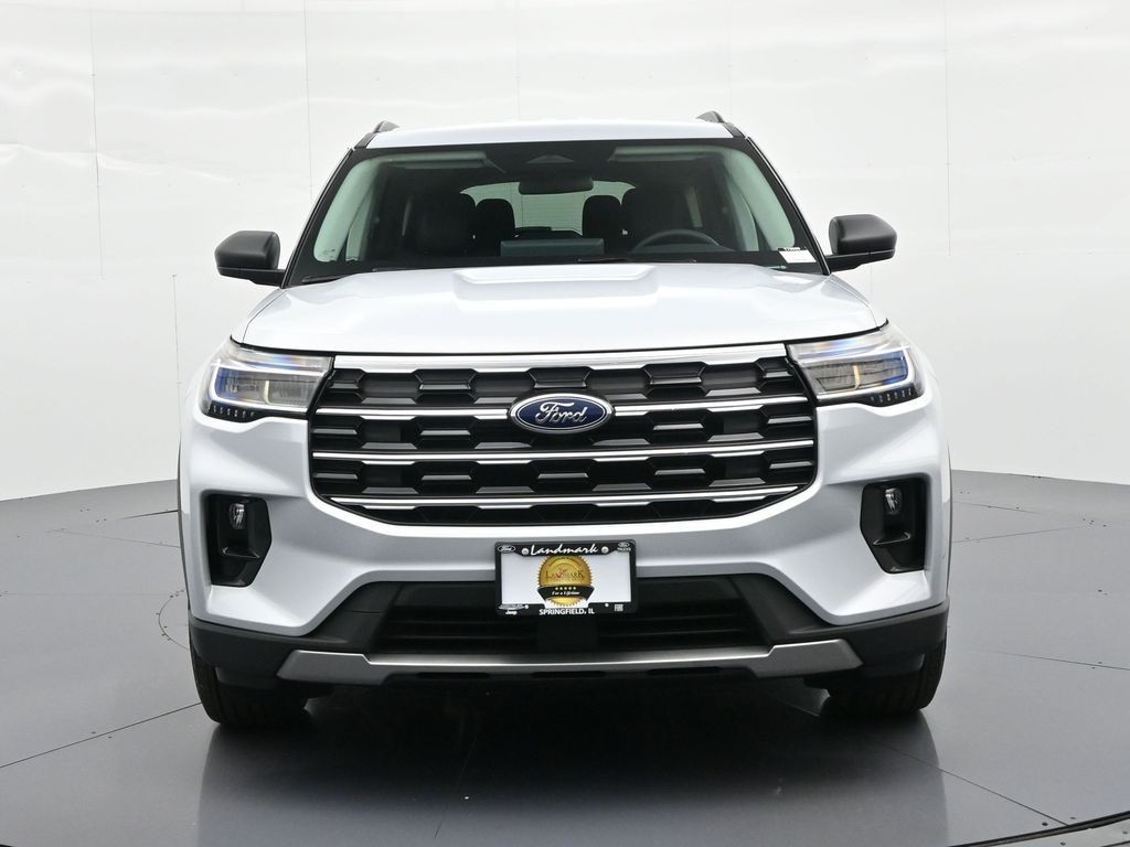 Ford Explorer Vehicle Full-screen Gallery Image 3