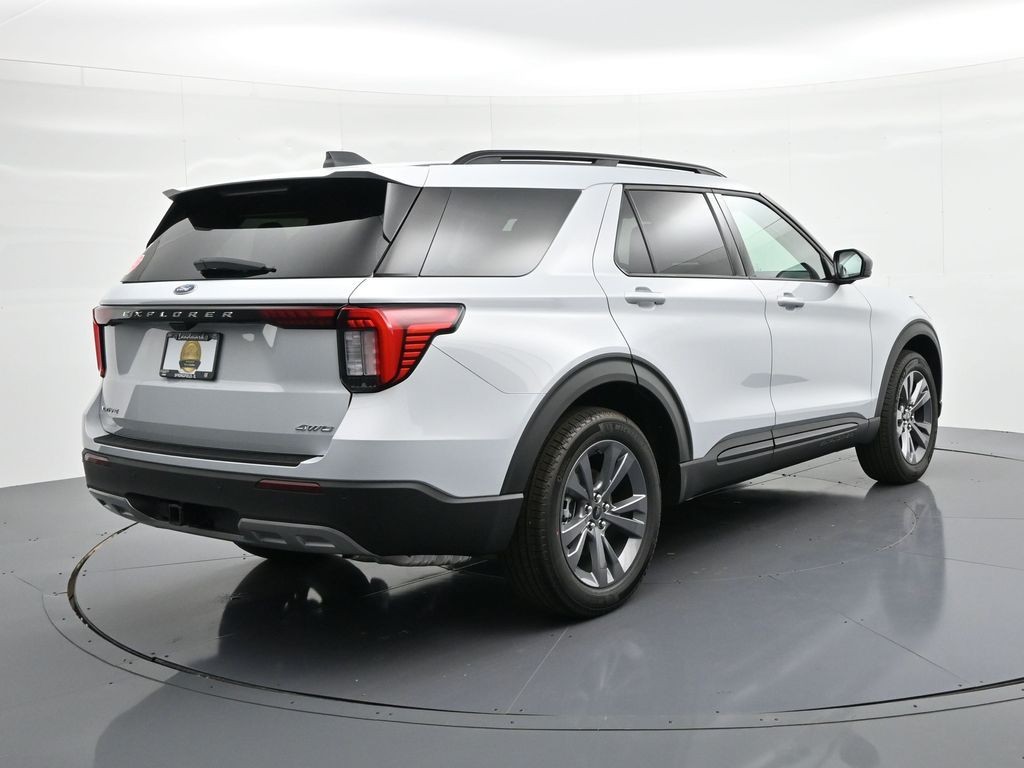 Ford Explorer Vehicle Full-screen Gallery Image 6