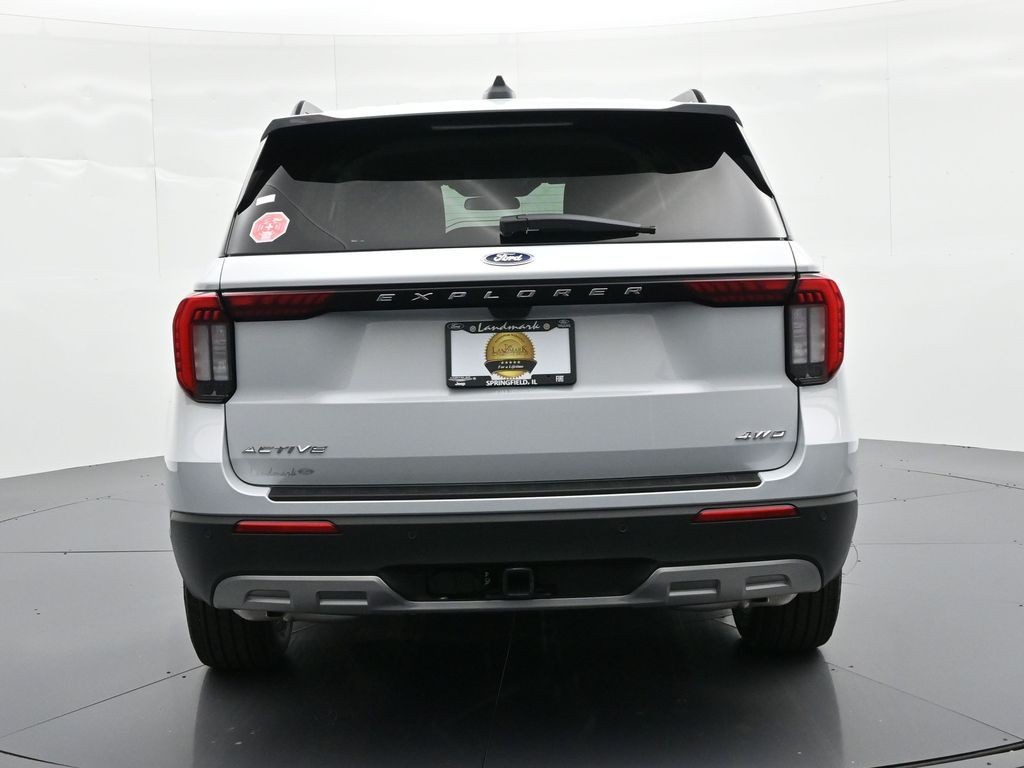 Ford Explorer Vehicle Full-screen Gallery Image 7