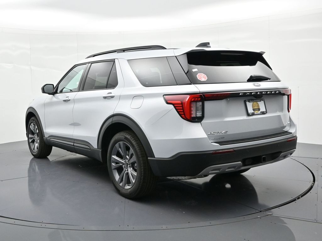 Ford Explorer Vehicle Full-screen Gallery Image 8