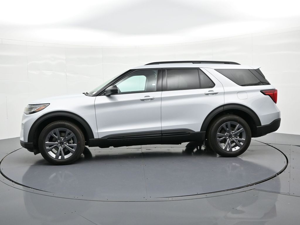 Ford Explorer Vehicle Full-screen Gallery Image 9