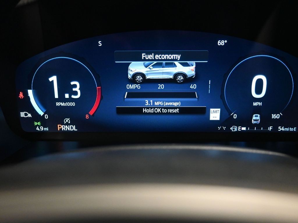 Ford Explorer Vehicle Full-screen Gallery Image 10