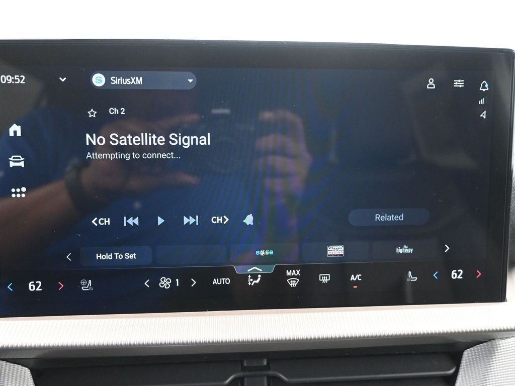 Ford Explorer Vehicle Full-screen Gallery Image 11