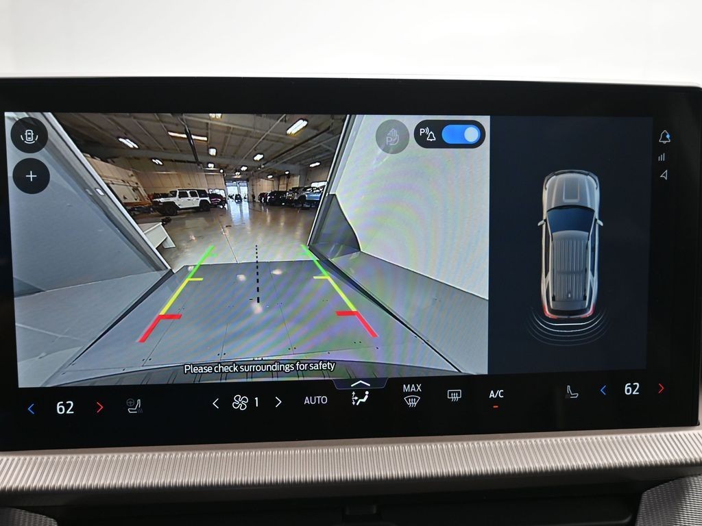 Ford Explorer Vehicle Full-screen Gallery Image 12