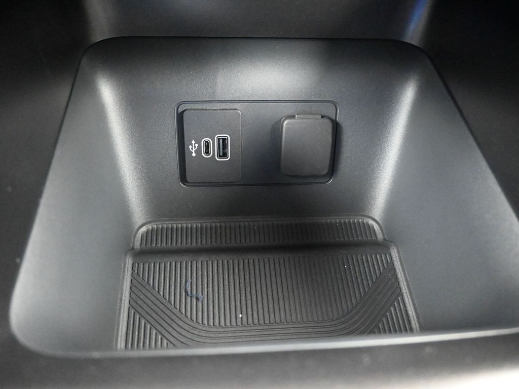 Ford Explorer Vehicle Full-screen Gallery Image 14