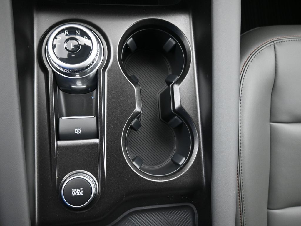 Ford Explorer Vehicle Full-screen Gallery Image 15