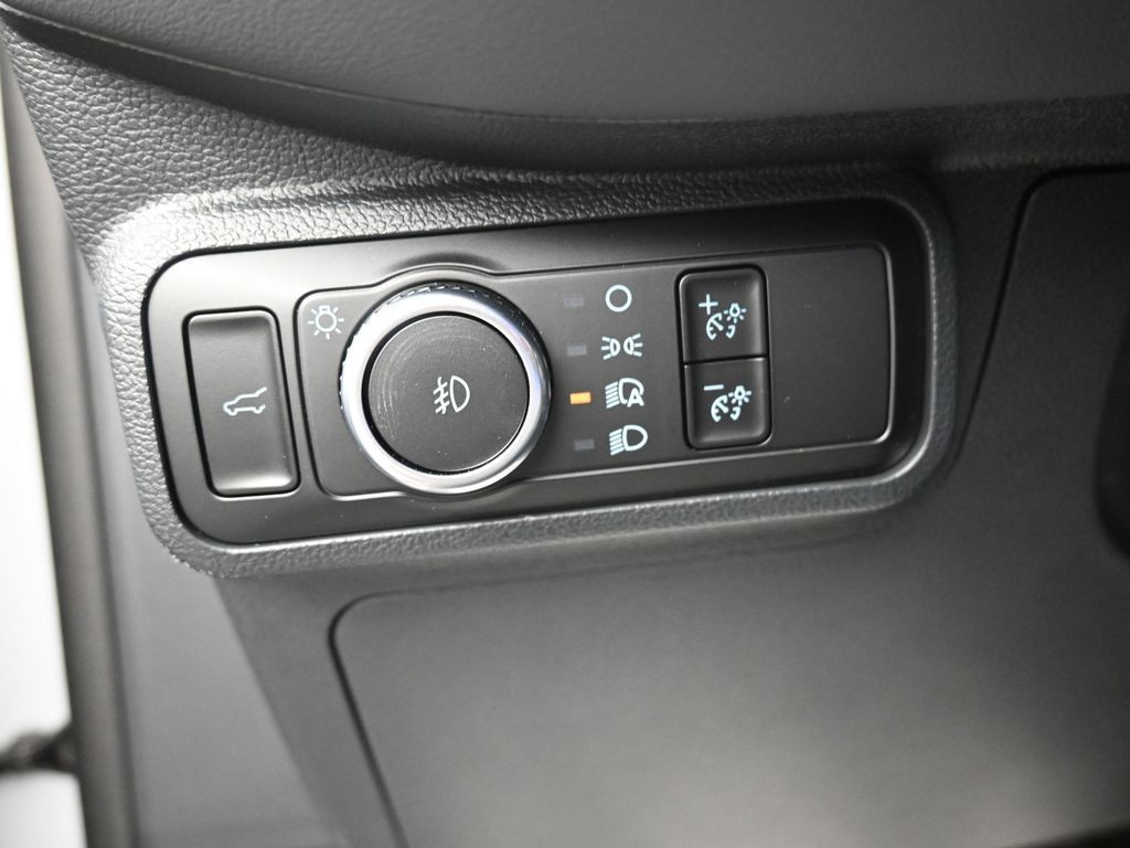 Ford Explorer Vehicle Full-screen Gallery Image 18