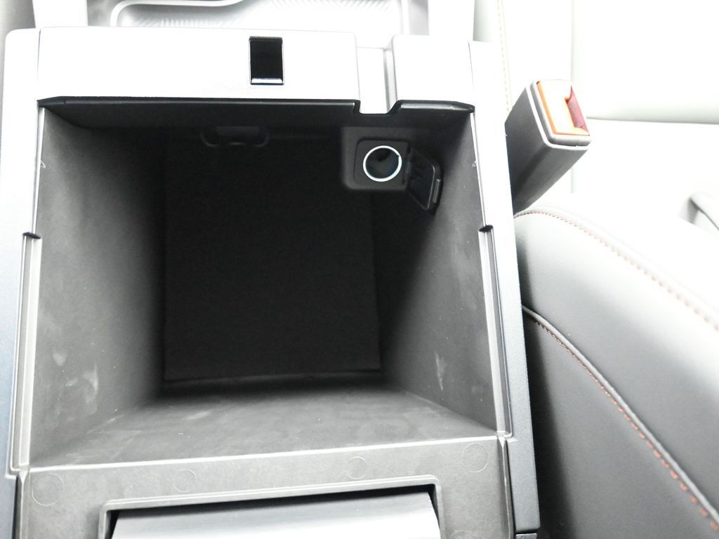 Ford Explorer Vehicle Full-screen Gallery Image 20