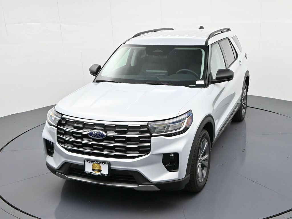 Ford Explorer Vehicle Full-screen Gallery Image 24