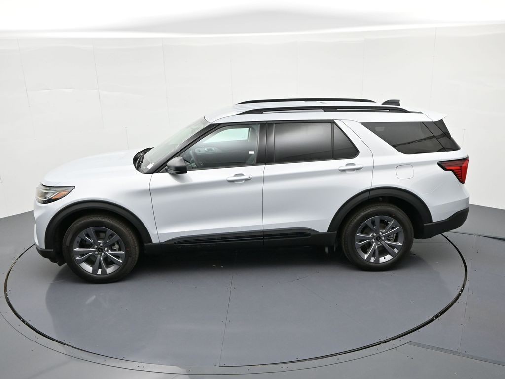 Ford Explorer Vehicle Full-screen Gallery Image 25