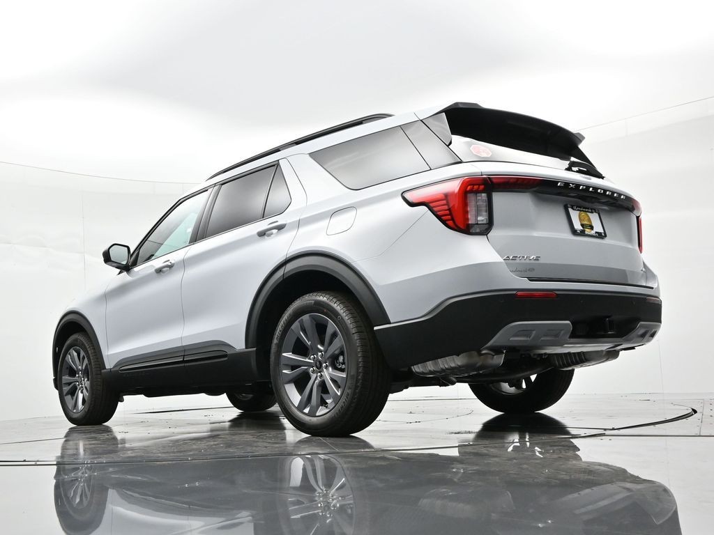 Ford Explorer Vehicle Full-screen Gallery Image 26