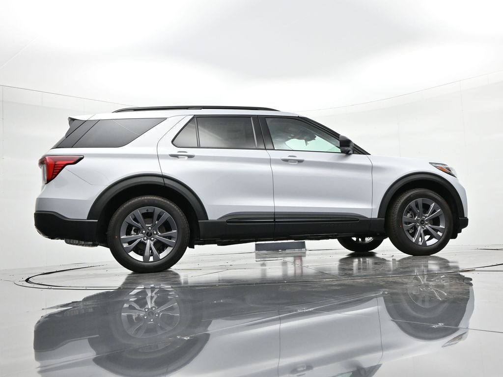 Ford Explorer Vehicle Full-screen Gallery Image 29