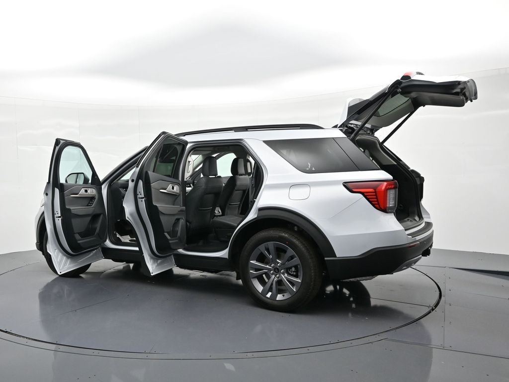 Ford Explorer Vehicle Full-screen Gallery Image 31