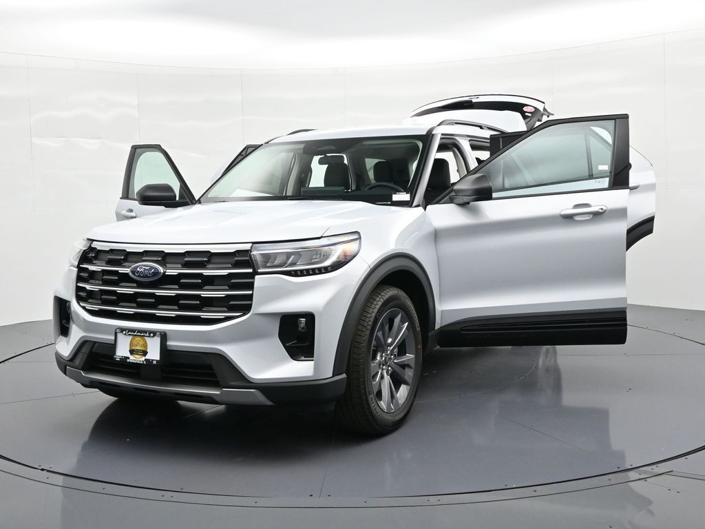 Ford Explorer Vehicle Full-screen Gallery Image 32