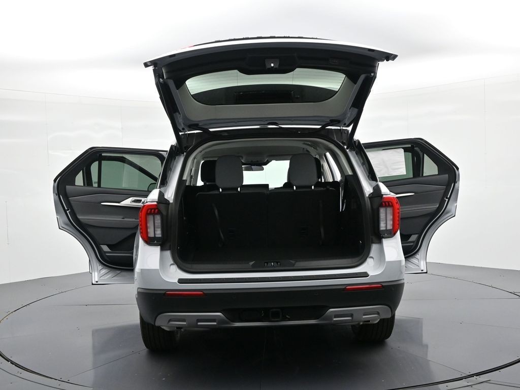 Ford Explorer Vehicle Full-screen Gallery Image 33