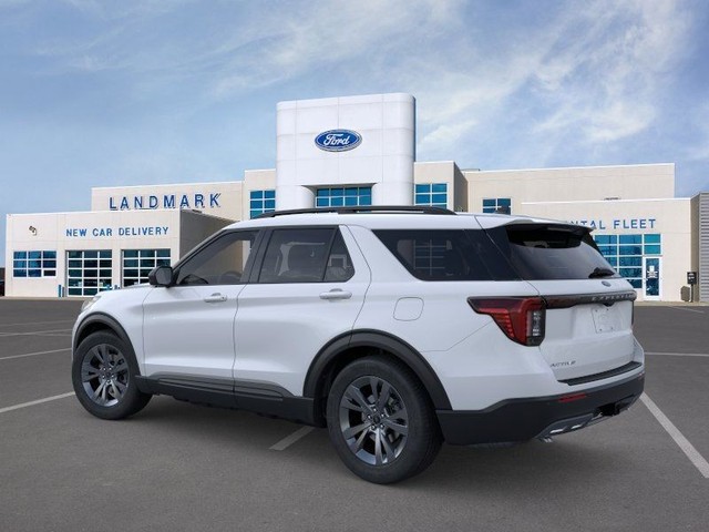 Ford Explorer Vehicle Full-screen Gallery Image 4