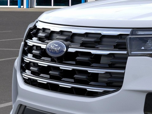 Ford Explorer Vehicle Full-screen Gallery Image 17