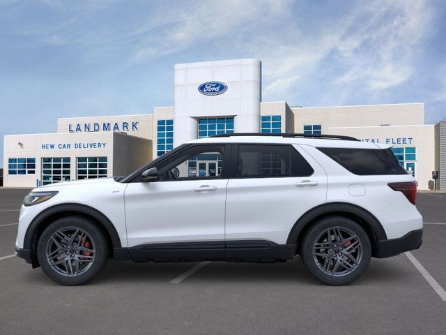 Ford Explorer Vehicle Full-screen Gallery Image 3