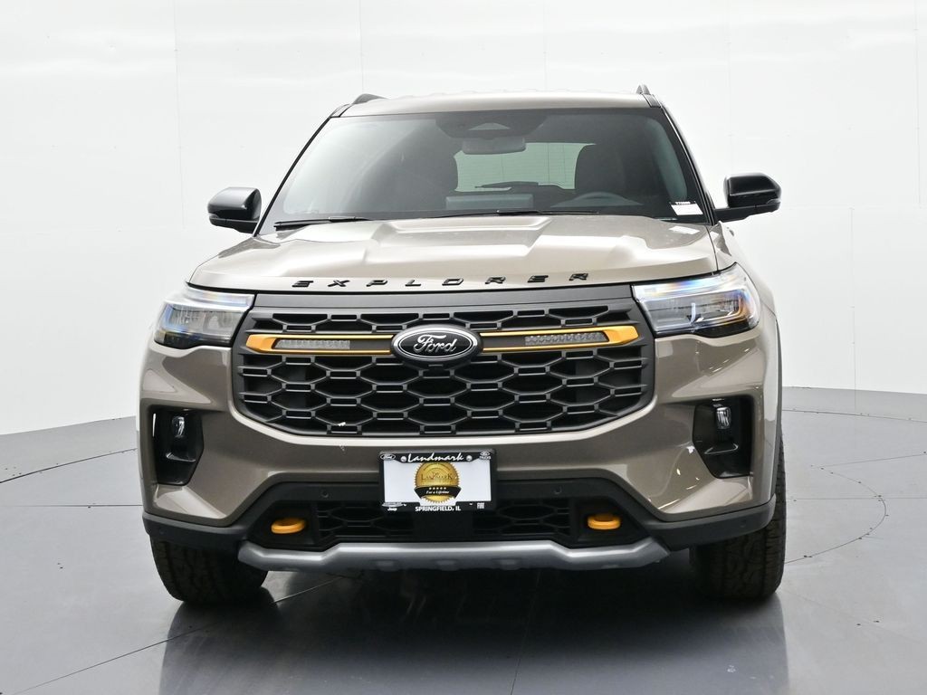 Ford Explorer Vehicle Full-screen Gallery Image 3