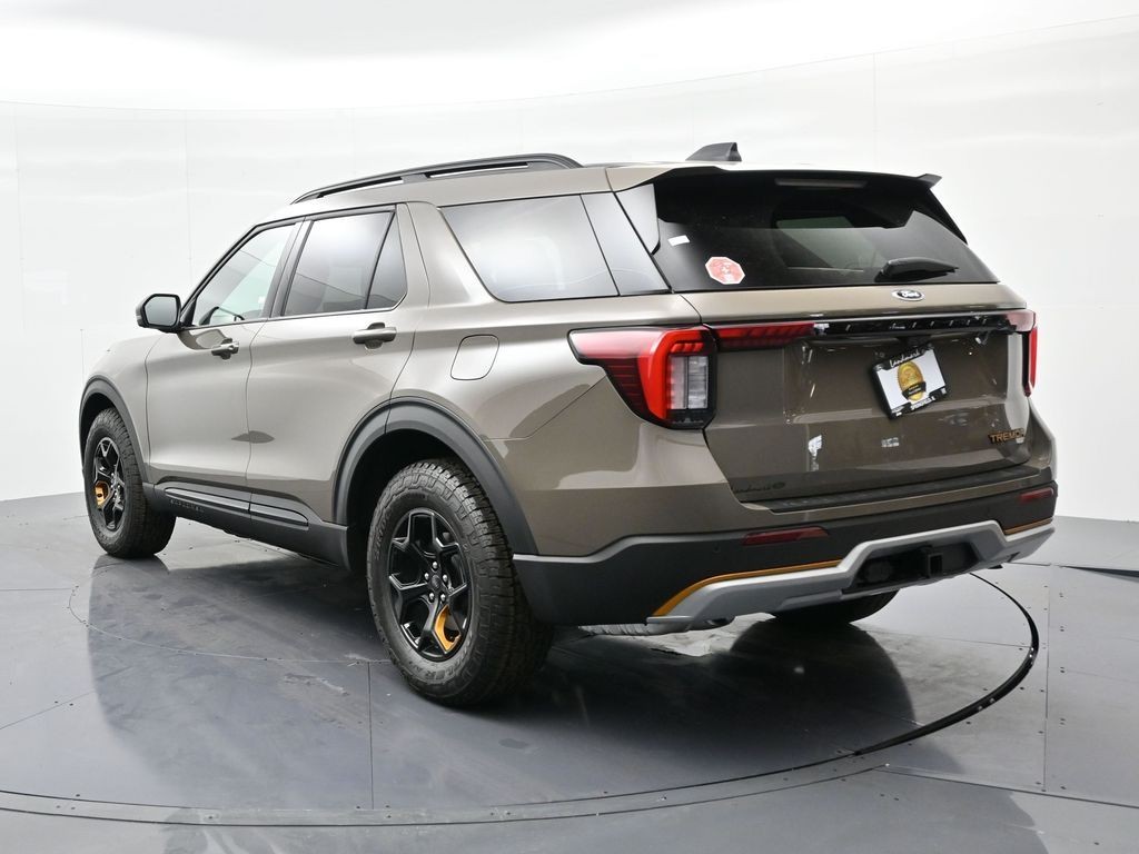 Ford Explorer Vehicle Full-screen Gallery Image 8
