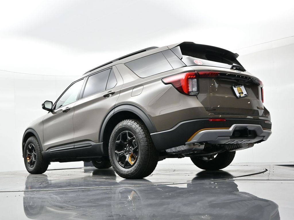 Ford Explorer Vehicle Full-screen Gallery Image 19