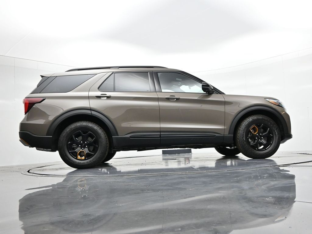 Ford Explorer Vehicle Full-screen Gallery Image 22