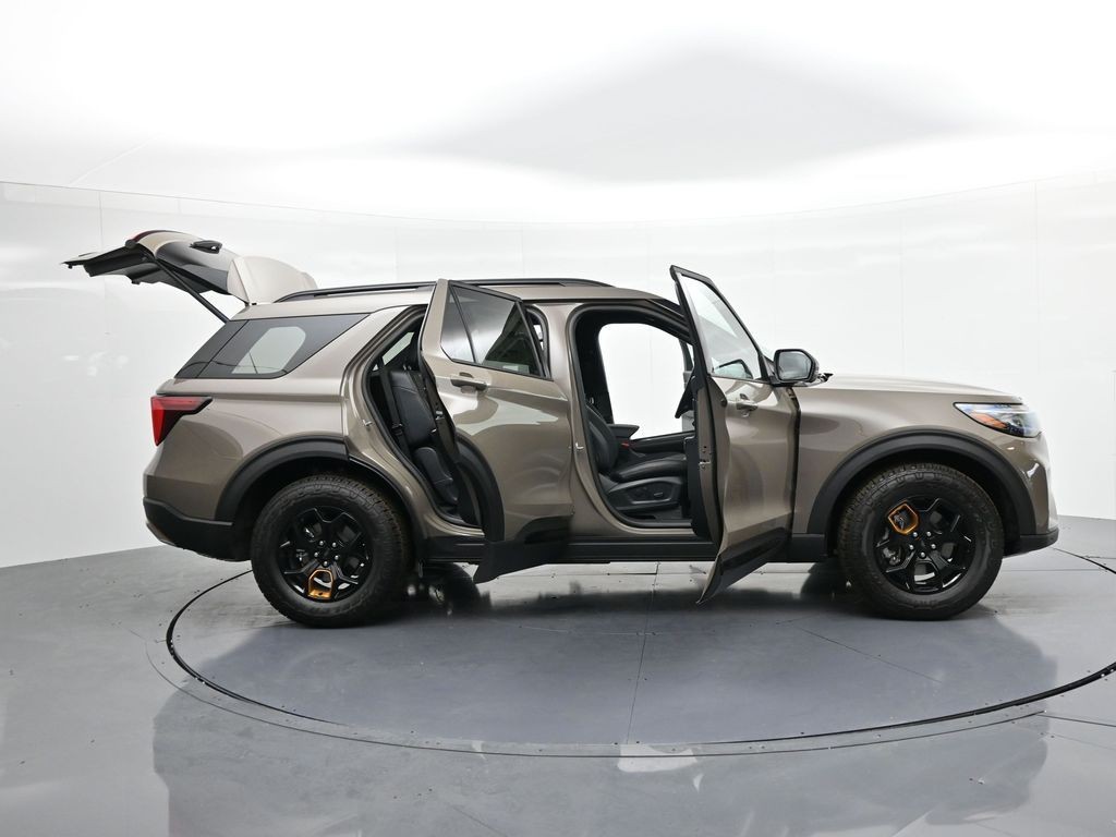 Ford Explorer Vehicle Full-screen Gallery Image 23