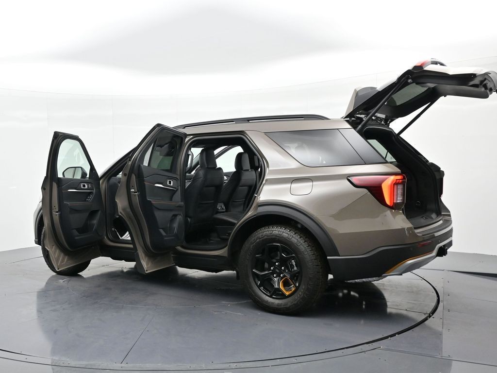 Ford Explorer Vehicle Full-screen Gallery Image 24