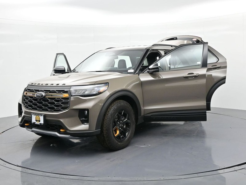 Ford Explorer Vehicle Full-screen Gallery Image 24