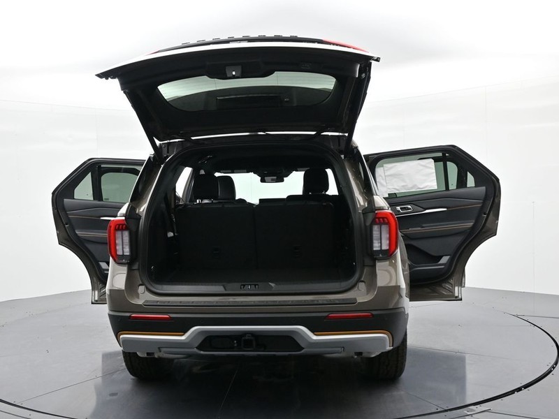 Ford Explorer Vehicle Full-screen Gallery Image 26