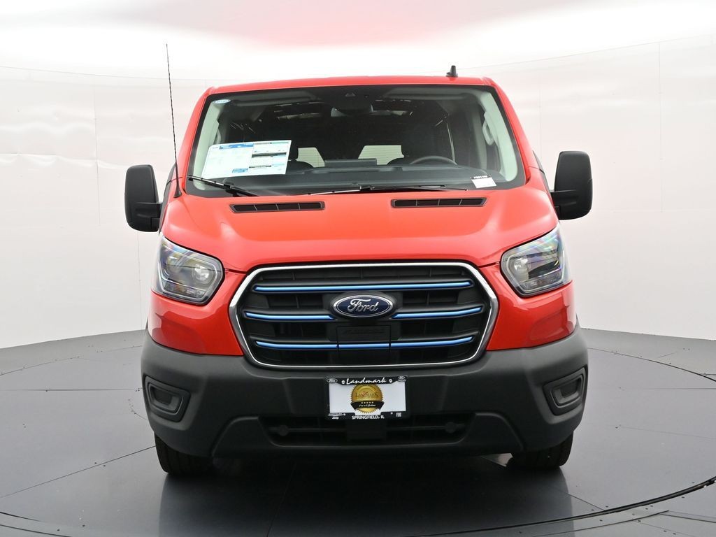 Ford E-Transit-350 Vehicle Full-screen Gallery Image 3