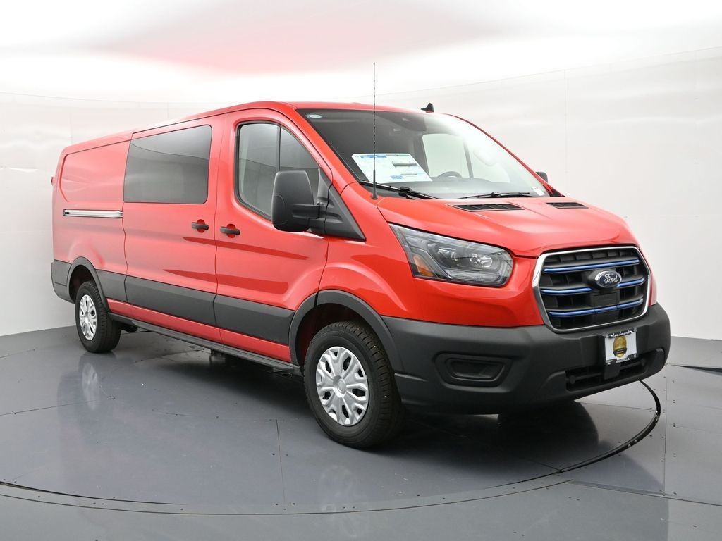 Ford E-Transit-350 Vehicle Full-screen Gallery Image 4