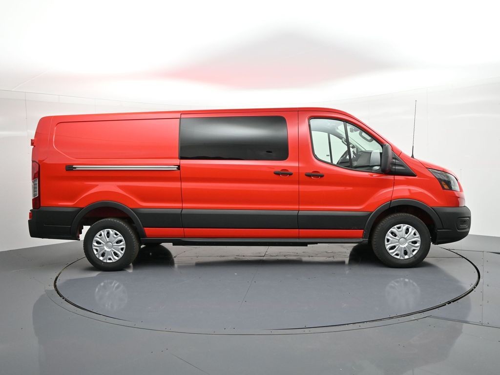 Ford E-Transit-350 Vehicle Full-screen Gallery Image 5