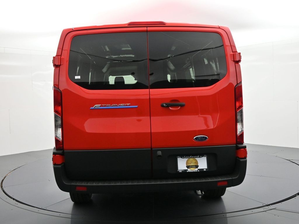 Ford E-Transit-350 Vehicle Full-screen Gallery Image 7