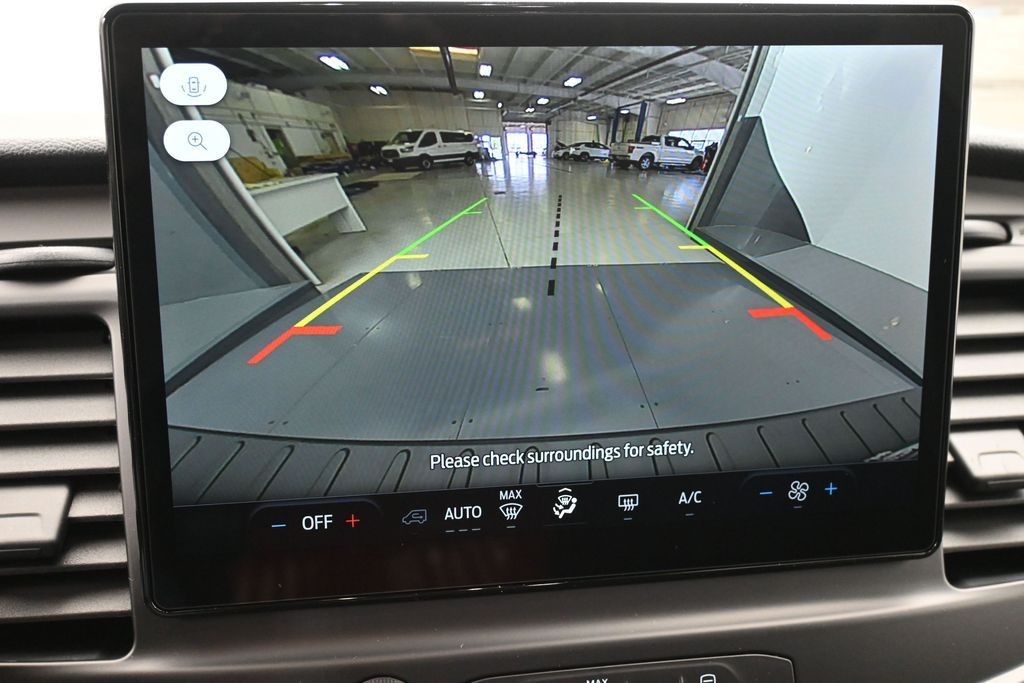 Ford E-Transit-350 Vehicle Full-screen Gallery Image 12