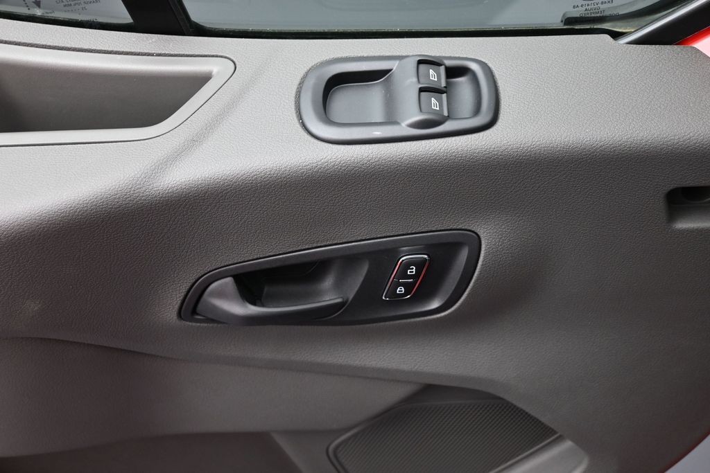 Ford E-Transit-350 Vehicle Full-screen Gallery Image 16