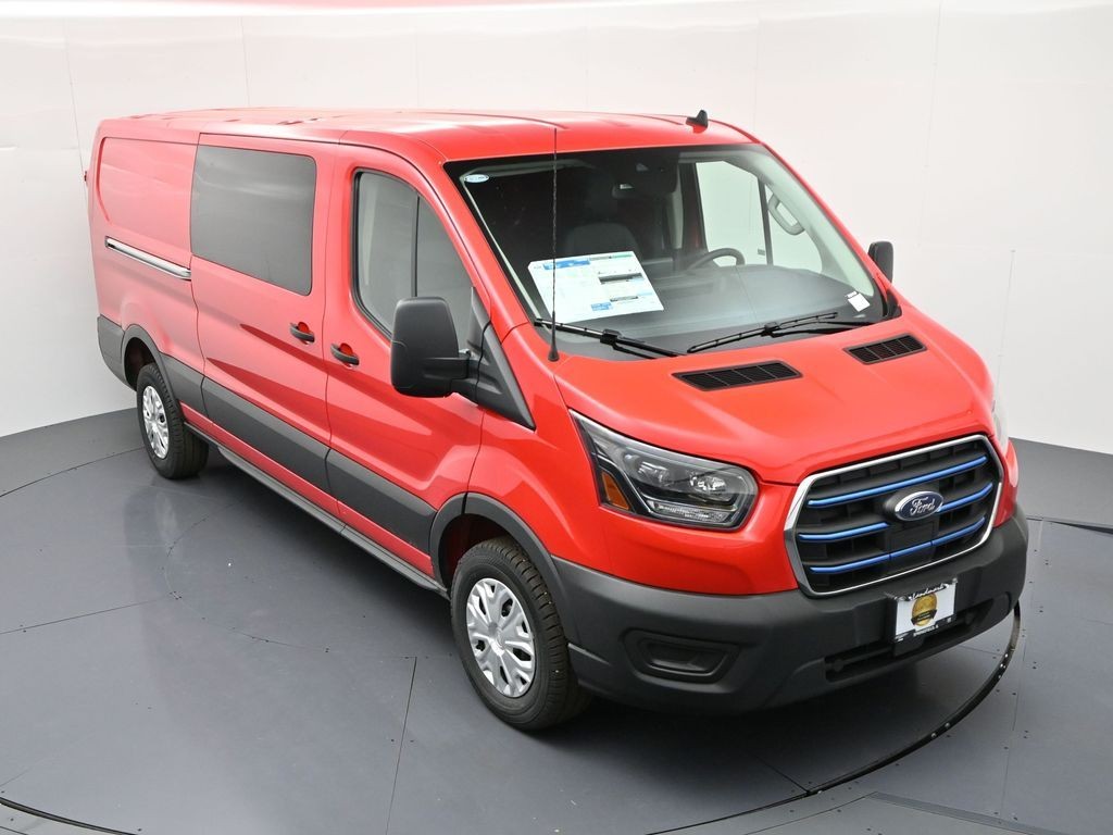 Ford E-Transit-350 Vehicle Full-screen Gallery Image 17