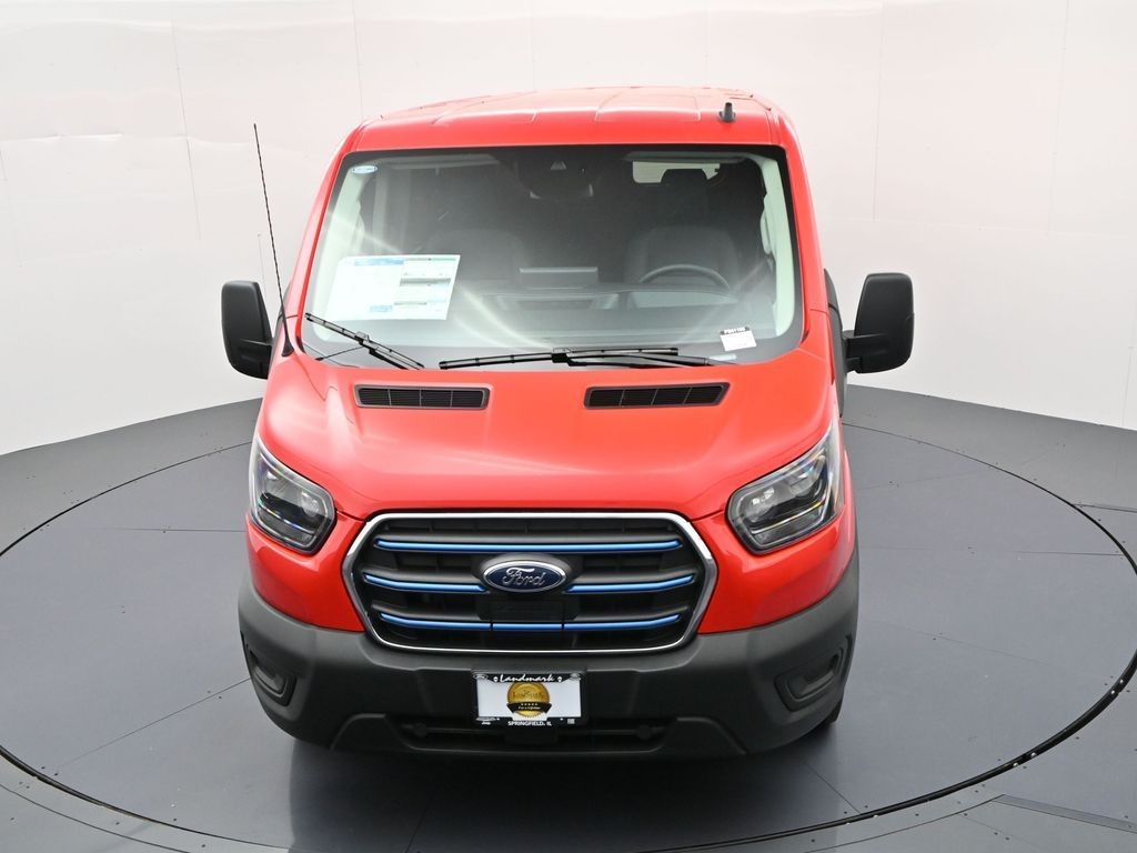 Ford E-Transit-350 Vehicle Full-screen Gallery Image 18