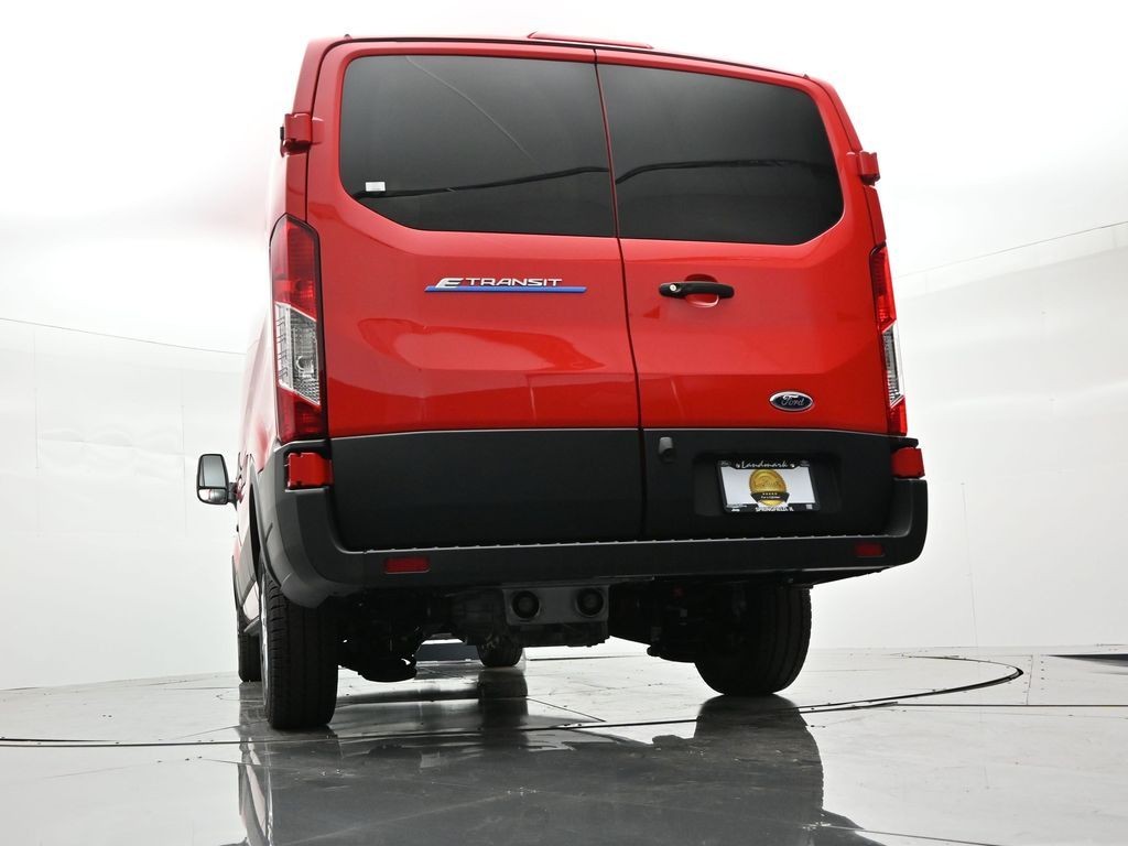 Ford E-Transit-350 Vehicle Full-screen Gallery Image 22