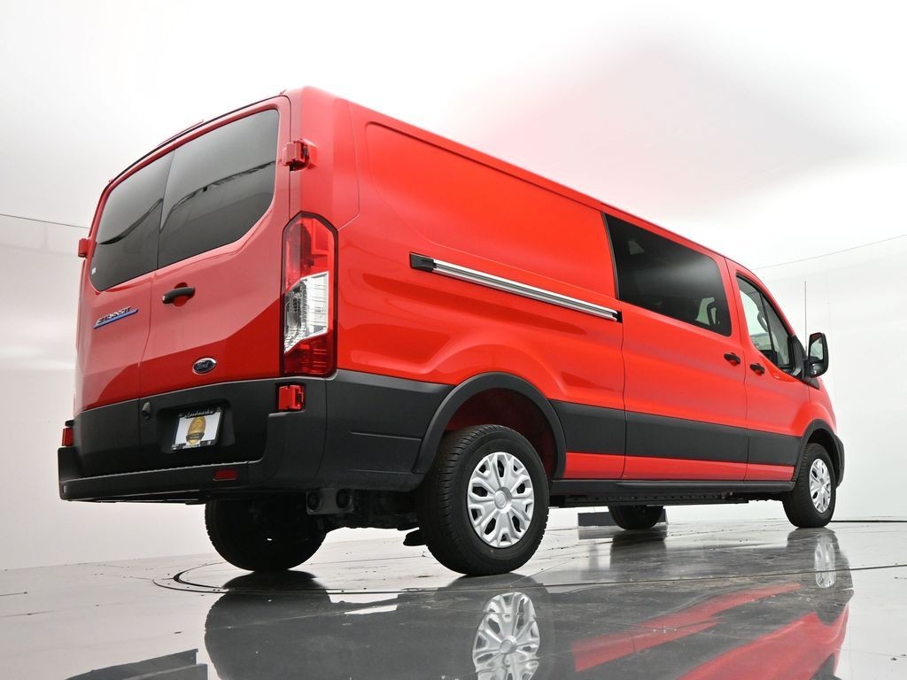Ford E-Transit-350 Vehicle Full-screen Gallery Image 23